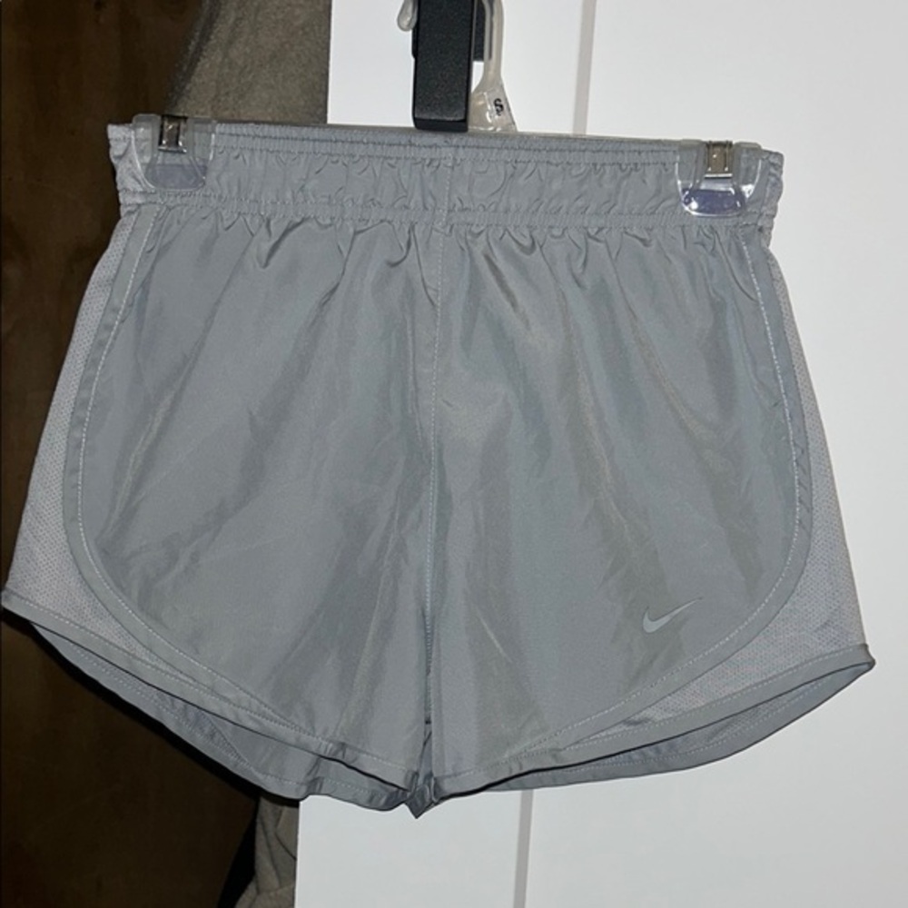 Nike women’s running shorts wolf grey- XS